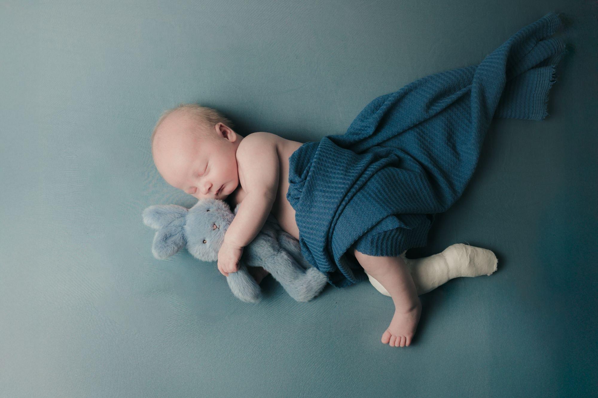 carousel-hero-element image-0